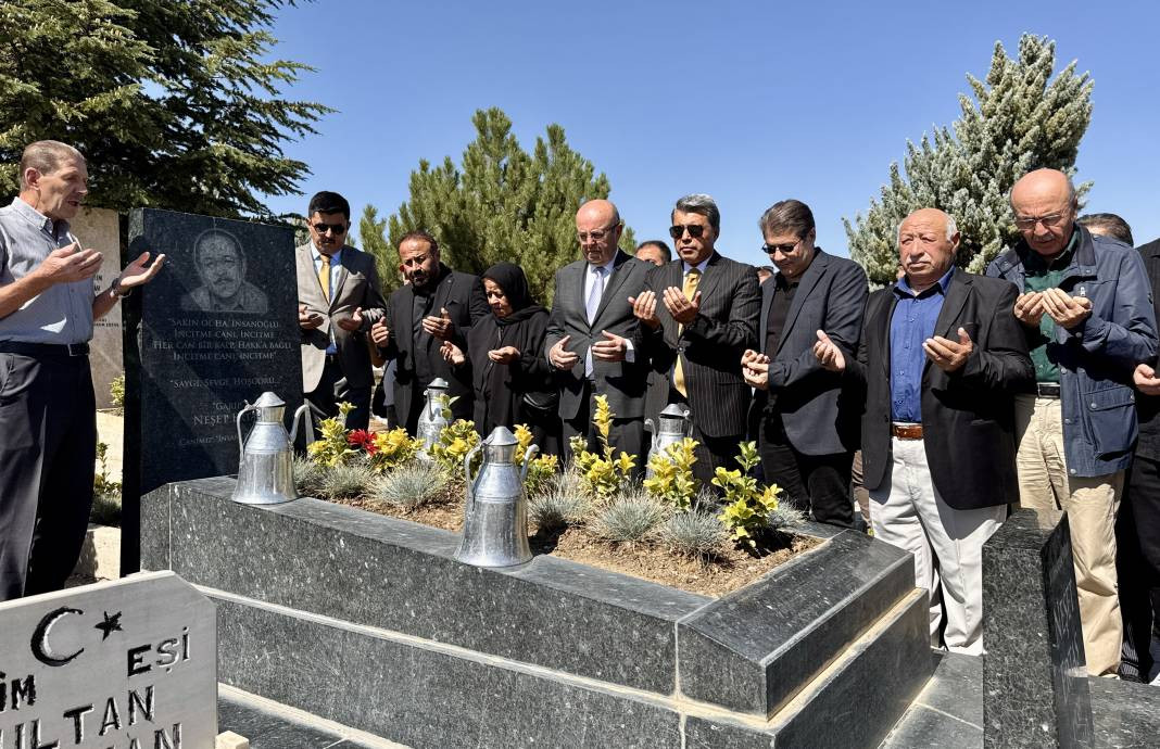 ‘Bozkırın Tezenesi’ Neşet Ertaş Kırşehir'deki mezarı başında anıldı - Resim: 6